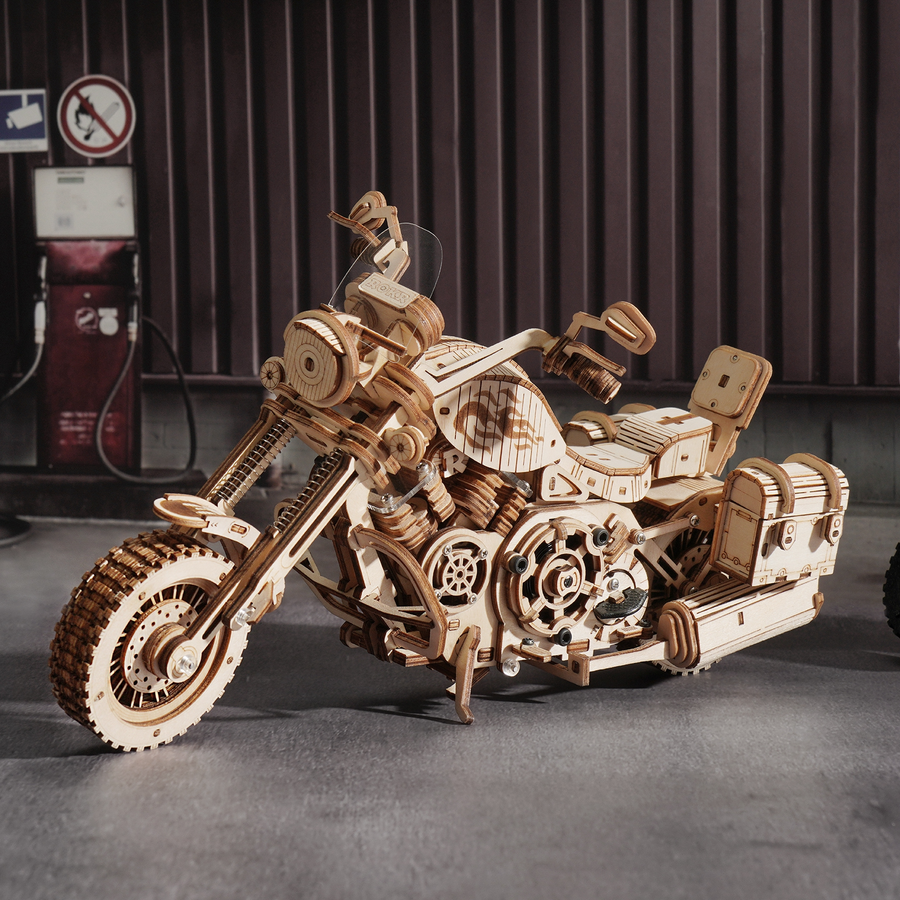 DIY Wooden Cruiser Motorcycle Model Kit – 420 Pcs Building Block Set for Kids & Adults